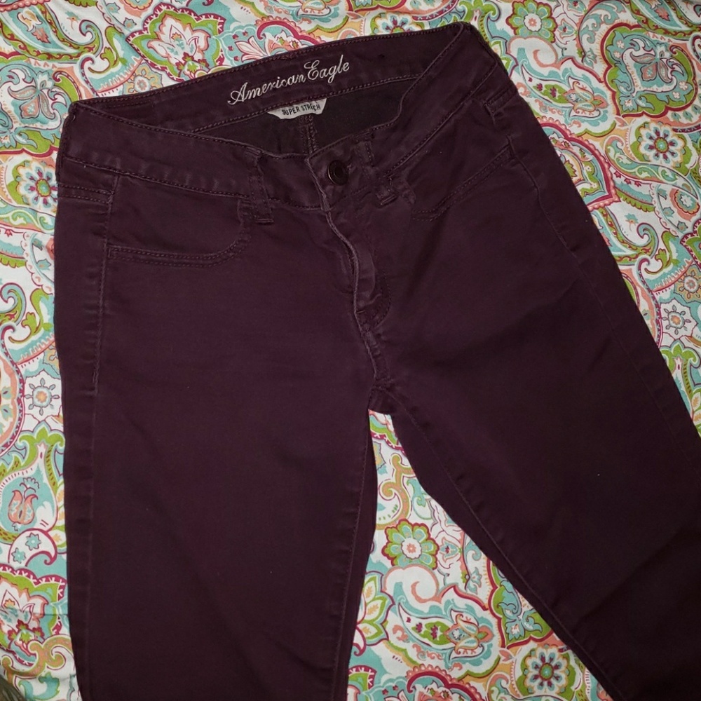 Maroon American eagle eggins